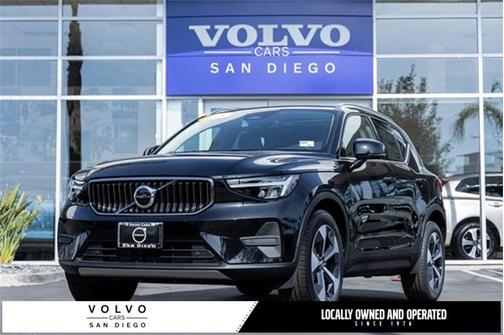 2025 Volvo XC40 B5 Core Bright Theme