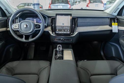 2025 Volvo XC90 B5 Plus 7-Seater