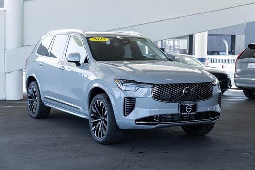 2025 Volvo XC90 B5 Plus 7-Seater