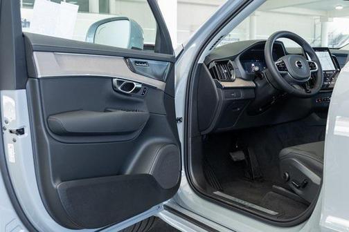 2025 Volvo XC90 B5 Plus 7-Seater