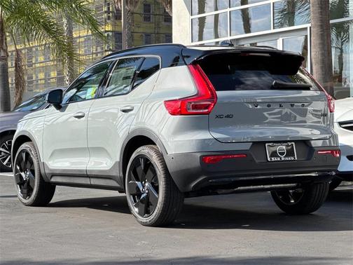 2026 Volvo XC40 B5 Ultra Black Edition