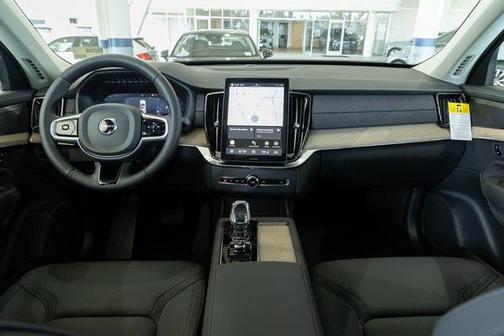 2025 Volvo XC90 B5 Plus 6-Seater