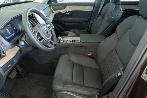 2025 Volvo XC90 B5 Plus 6-Seater