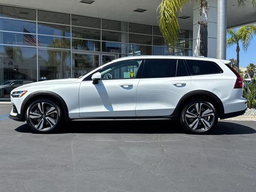 Crystal White Pearl 2025 Volvo V60 Cross Country Plus, B5 AWD Gas (mild hybrid)