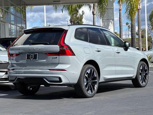 2026 Volvo XC60 B5 Plus
