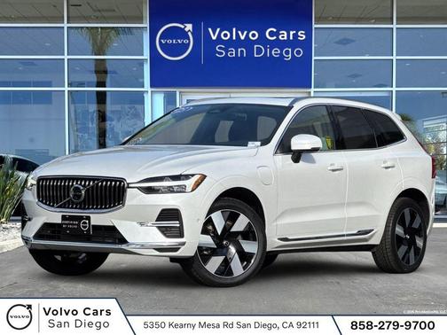 Crystal White Metallic 2023 Volvo XC60 Recharge Plug-In Hybrid T8 Plus Bright Theme