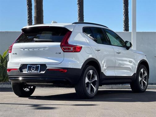 2026 Volvo XC40 B5 Plus