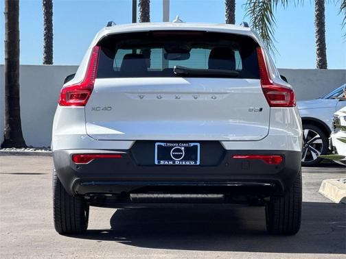 2026 Volvo XC40 B5 Plus