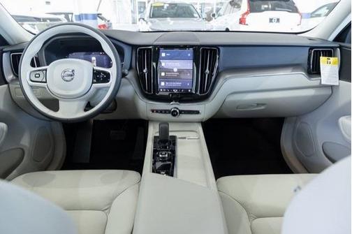 2025 Volvo XC60 Plug-In Hybrid T8 Core