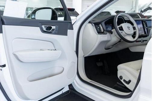2025 Volvo XC60 Plug-In Hybrid T8 Core