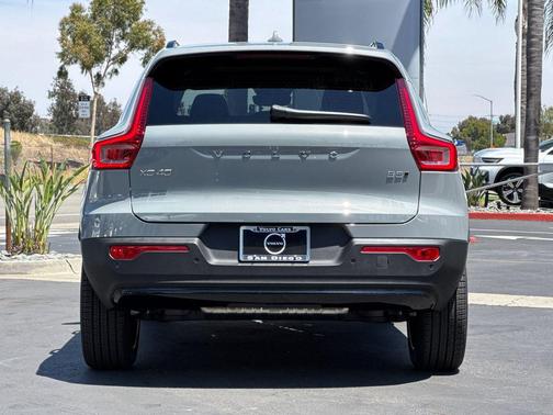 Vapour Grey Metallic 2026 Volvo XC40 Ultra, B5 AWD Gas (mild hybrid), Dark