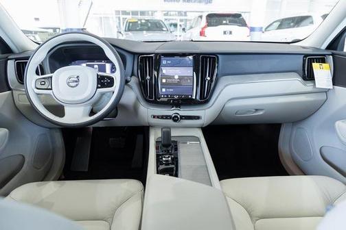 2025 Volvo XC60 Plug-In Hybrid T8 Plus