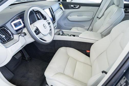 2025 Volvo XC60 Plug-In Hybrid T8 Plus