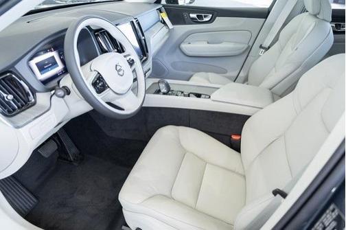 2025 Volvo XC60 Plug-In Hybrid T8 Plus
