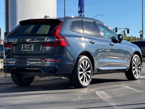 2025 Volvo XC60 B5 Core