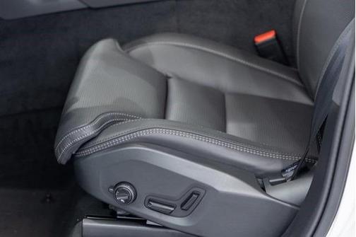 2025 Volvo XC90 Plug-In Hybrid T8 Ultra 7-Seater