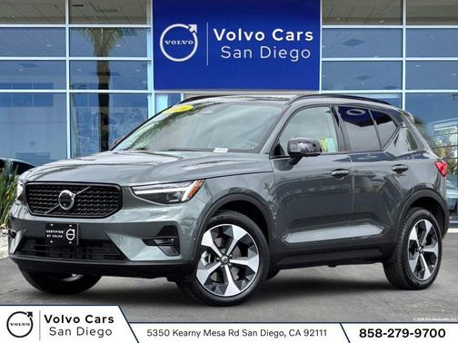Forest Lake 2026 Volvo XC40 Plus, B5 AWD Gas (mild hybrid), Dark