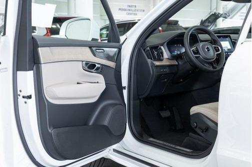 2025 Volvo XC90 Plug-In Hybrid T8 Plus 7-Seater