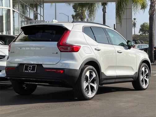 2026 Volvo XC40 B5 Plus