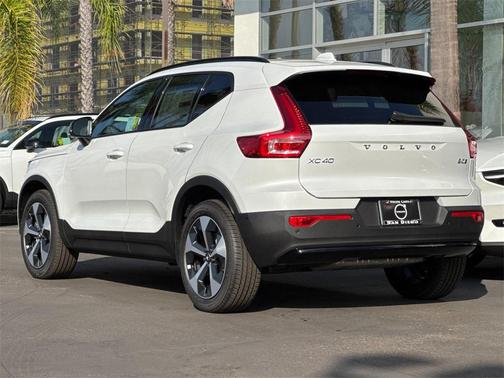 2026 Volvo XC40 B5 Plus