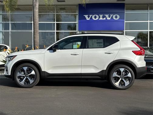 2026 Volvo XC40 B5 Plus