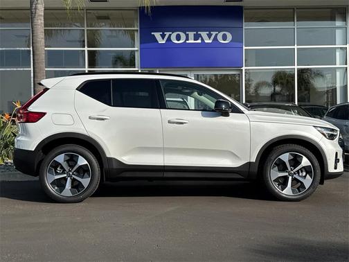 2026 Volvo XC40 B5 Plus