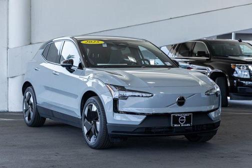 2025 Volvo EX30 Twin Motor Plus