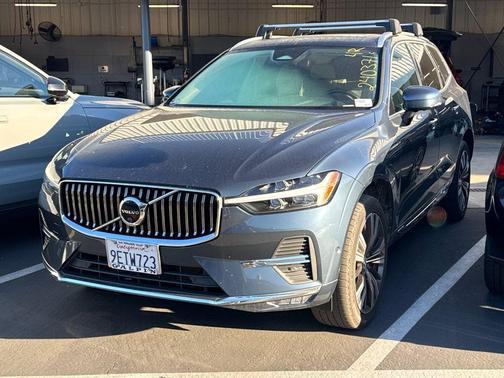 2023 Volvo XC60 B5 Plus Bright Theme