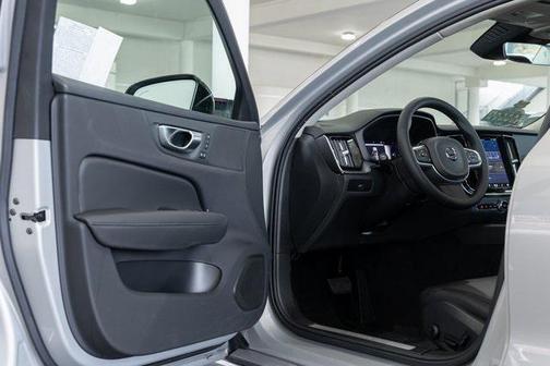 2025 Volvo S60 B5 Core