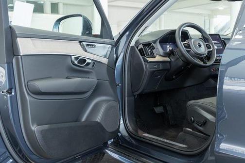 2025 Volvo XC90 B6 Plus 7-Seater