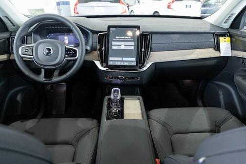 2025 Volvo XC90 B6 Plus 7-Seater