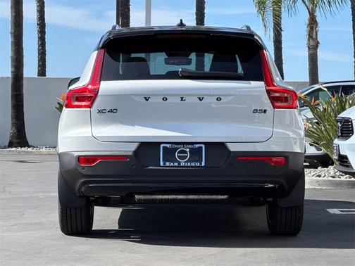 2026 Volvo XC40 Black Edition Ultra, B5 AWD Gas (mild hybrid)