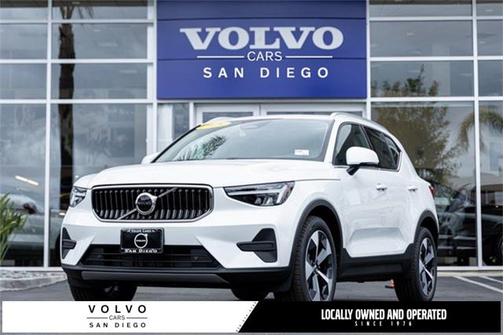 2025 Volvo XC40 B5 Core Bright Theme