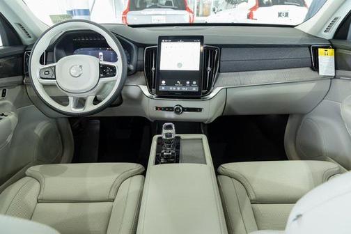2025 Volvo XC90 B6 Ultra