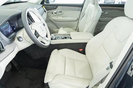 2025 Volvo XC90 B6 Ultra