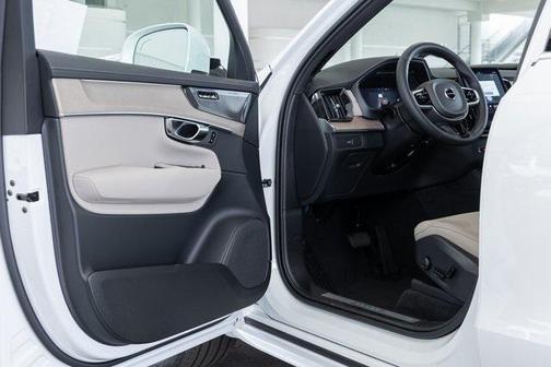 2025 Volvo XC90 B6 Plus 7-Seater