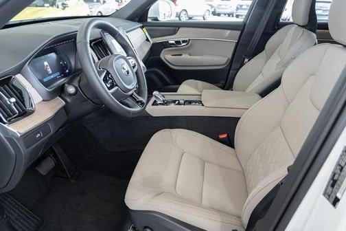 2025 Volvo XC90 B6 Plus 7-Seater