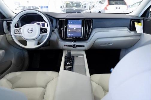 2025 Volvo XC60 Plug-In Hybrid Plus