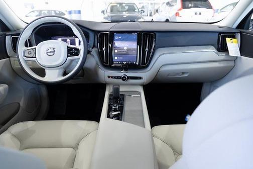 2025 Volvo XC60 Plug-In Hybrid Plus