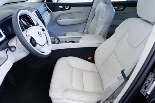2025 Volvo XC60 Plug-In Hybrid Plus