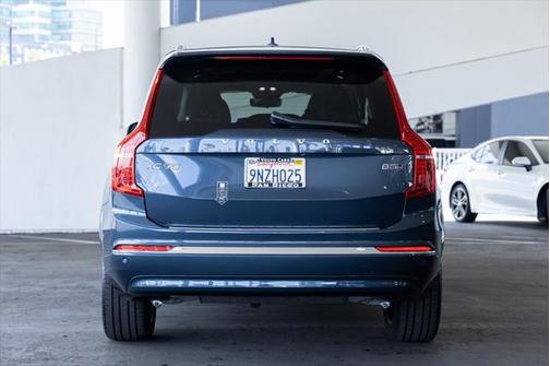 2025 Volvo XC90 B5 Core