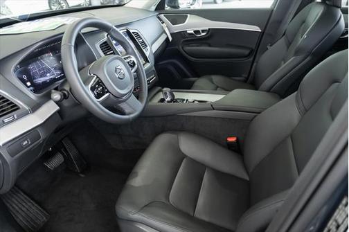 2025 Volvo XC90 B5 Core