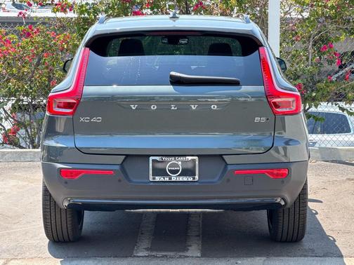 2026 Volvo XC40 B5 Ultra