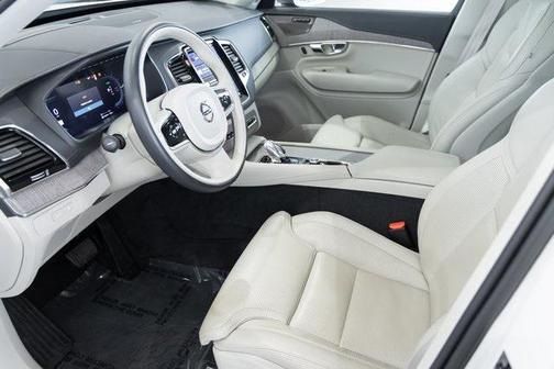 2023 Volvo XC90 Recharge Plug-In Hybrid T8 Ultimate Bright Theme 7-Seater