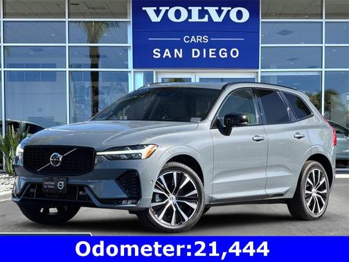 2023 Volvo XC60 B5 Ultimate Dark Theme