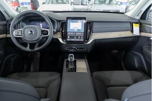 2025 Volvo XC90 Plug-In Hybrid T8 Plus 7-Seater