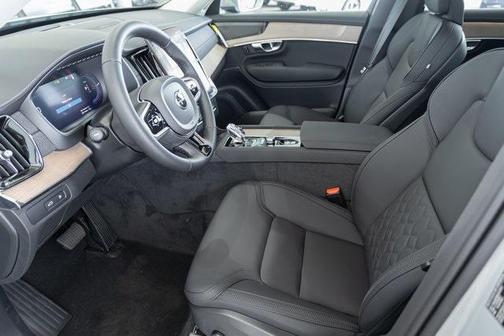 2025 Volvo XC90 Plug-In Hybrid T8 Plus 7-Seater