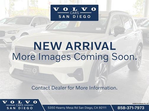 2025 Volvo XC40 B5 Plus Dark Theme