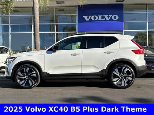 2025 Volvo XC40 B5 Plus Dark Theme