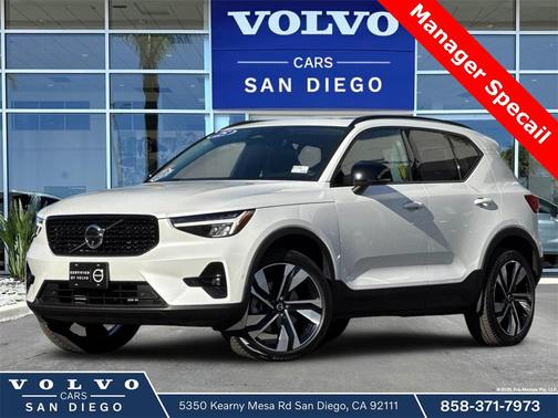 2025 Volvo XC40 B5 Plus Dark Theme